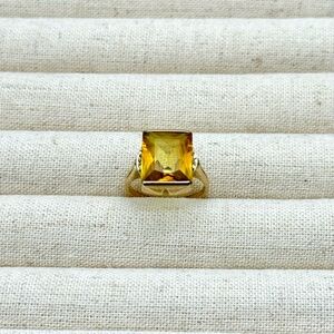 Vintage Solid 10K Gold Ring with Yellow Stone